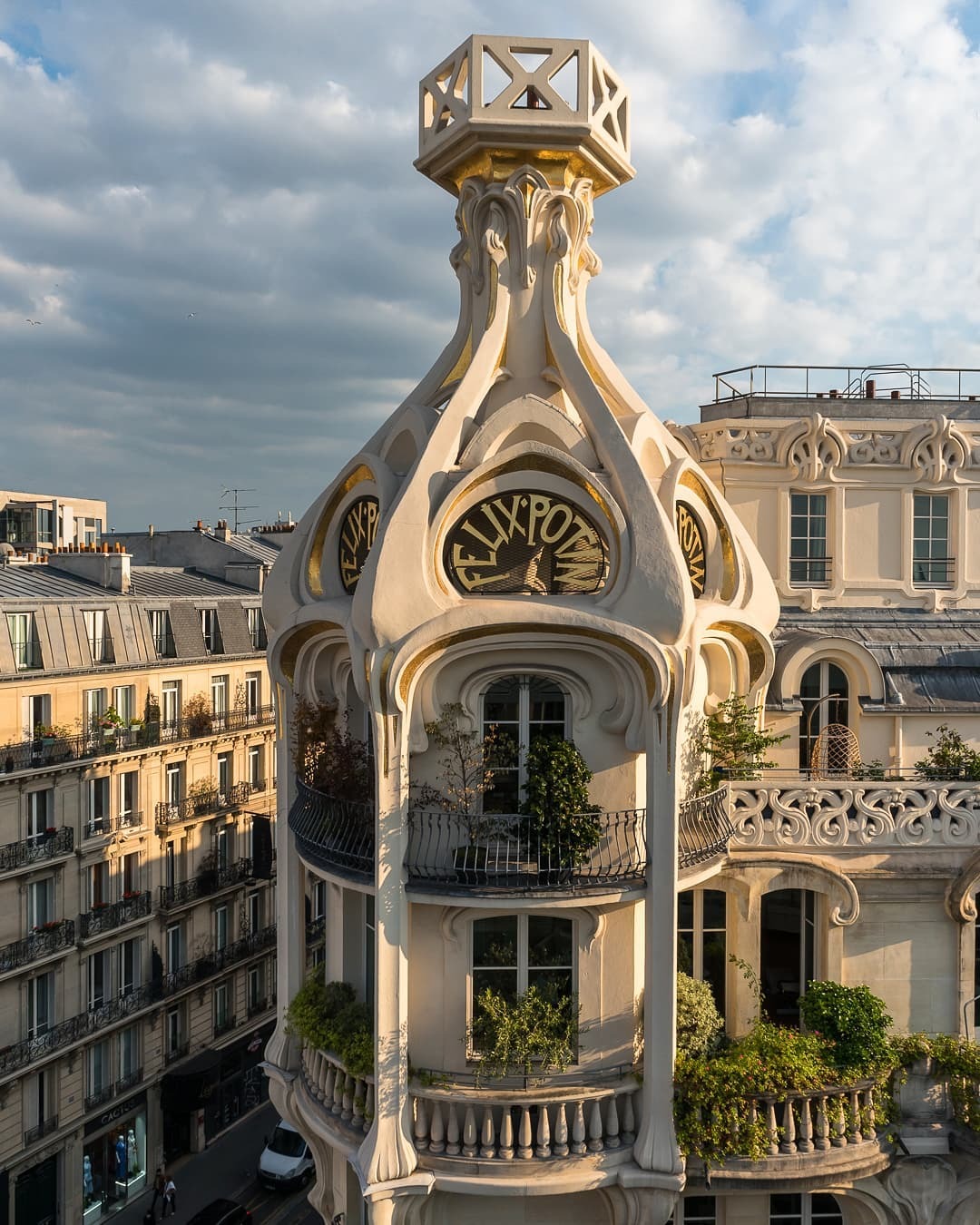 architecturealliance:
“Concrete turret of the Félix Potin building, a 1904 Art Nouveau department store with an exterior of moulded concrete casts on Rue de Rennes, 6th arrondissement of Paris, France.
”