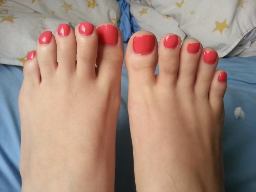 gonewithscarlett11:  Love the color but fucked up my nail art so gonna take off my toe color or well leave it till I find out what to do with my hands 