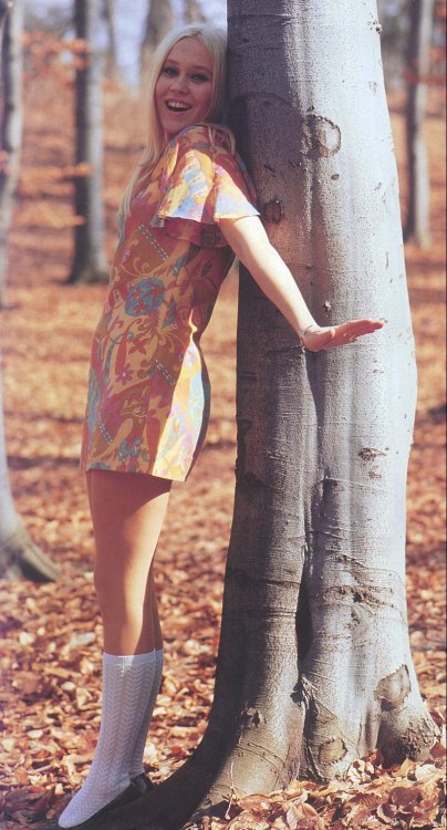 grapnel:Agnetha Fältskog leaning against a tree.Thanks to GetAbba.com