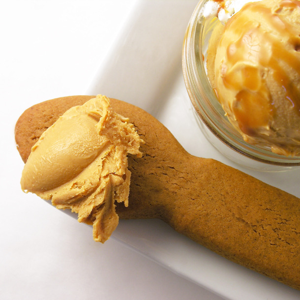 foodffs:  Caramel Gelato with Gingerbread Spoons  Really nice recipes. Every hour.