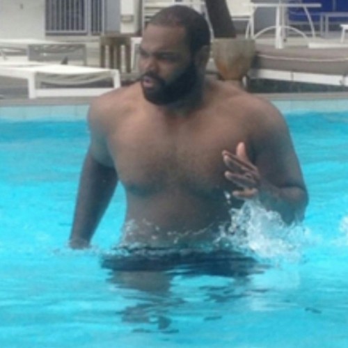 mediumrarebeef:  Michael Oher is King Beef!