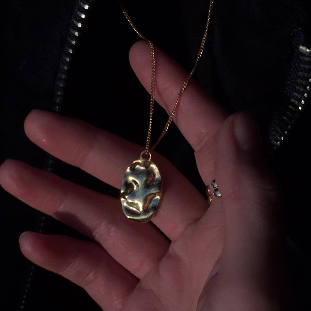 th3eve:  https://www.instagram.com/p/BqtTl4zFWIJ/?