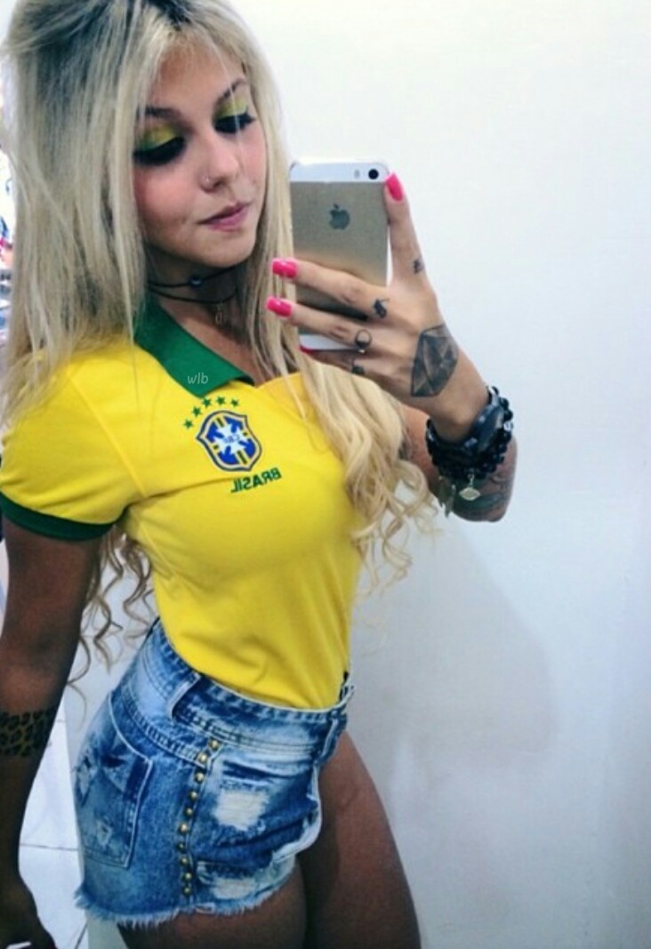louca e sem juízo .