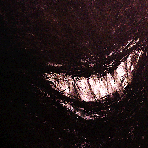 junkfoodcinemas:  I’m seeing something no one else can see. It’s smiling at me.Smile
