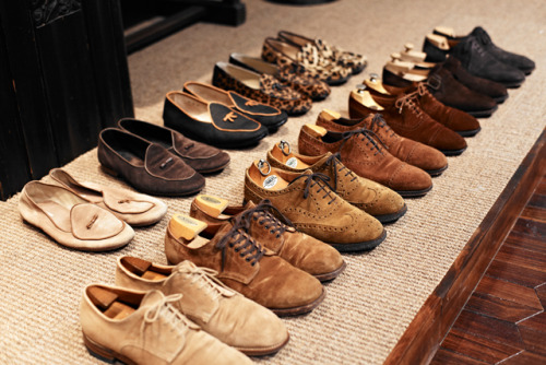 jhilla:  Kamoshita-san’s suede shoe lineup. Belgians, Plain Toe Bluchers, Shortwings, Captoes, Monks, and Black Oxfords as the kicker. I want to be just like him when I grow up. GQ Japan 
