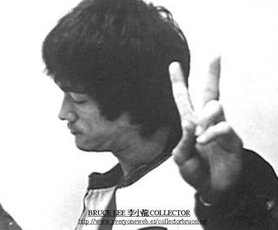 XXX taichiswordspantsclothing:  Bruce Lee left photo