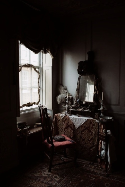 mynocturnality:Dressing room in Dennis Severs’ House ‒ a “still-life drama” created as a “historical