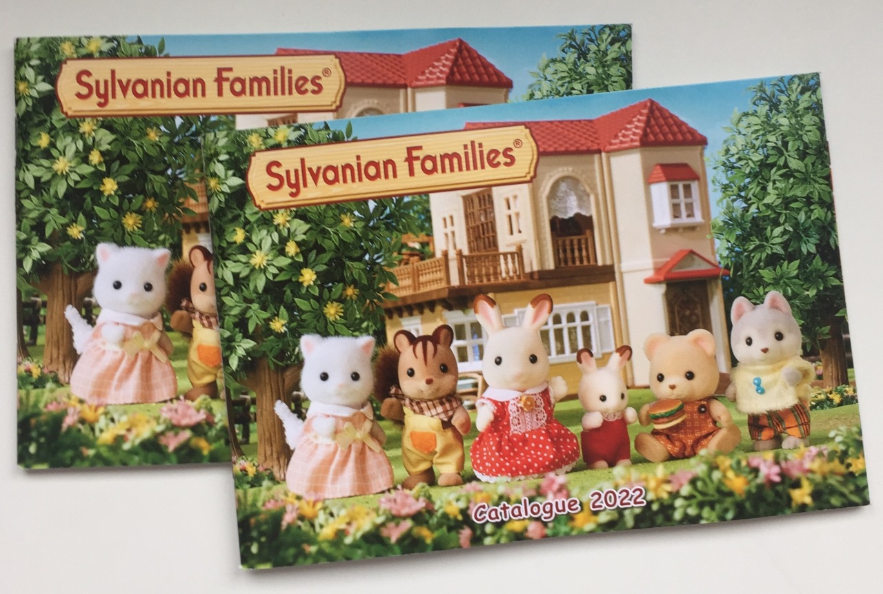 Guess who just came back from the toystore and find the new 2022 Sylvanian catalog book? (but not the new toys themselves?   (╯︵╰,) )Also guess who got this beast 50  % off? (I wouldn’t have get it if it was the normal price)The dresses were also   50 % off, their were the only one left, lucky me I guess! #sylvanian families#calico critters#toys#toy#toycore#my art#Furry#dollhouse#diorama#fairy kei#book#photography #Maple town monogatari #palm town#peter rabbit #the wind in the willows