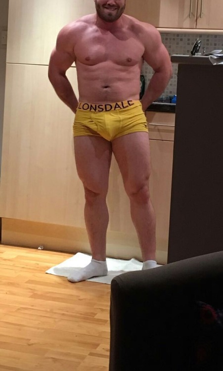 I love papi walking around our new flat in his boxers, he is so hot and yummy mmm  #mysexyhotbrazili