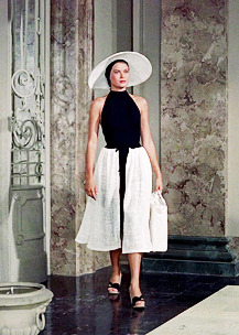 vespermartiniarchive-deactivate: Grace Kelly wearing designs by Edith Head in To Catch A Thief (1955)