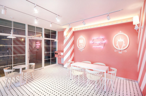 This South Korean Ice Cream Café Looks Straight Out of a Child’s DreamDecorated with pi