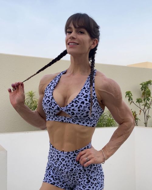 bicepquadgirls:https://www.instagram.com/fitness_bex/
