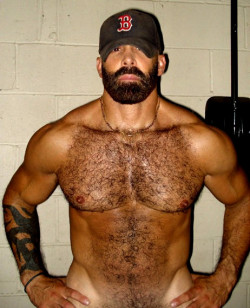 fuckyeahdaddies:  Loads of Daddies at Fuck Yeah Daddies. Click Here to Follow Fuck Yeah Daddies.  i don&rsquo;t usually go for beards but i&rsquo;ll make an exception in his case