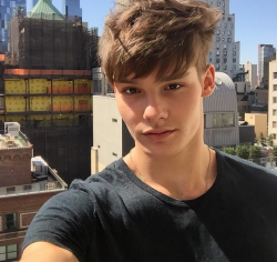 sexy-men-and-boys:  Follow Sexy Men &amp; Boys for more hot guy pics!