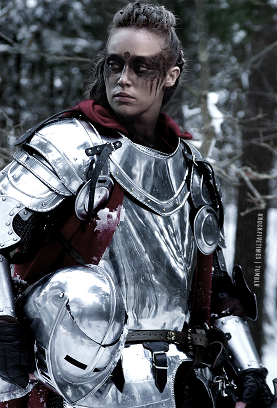 knockfivetimes:A lesbian and her sword // Knight!Lexa [original images] My head is
