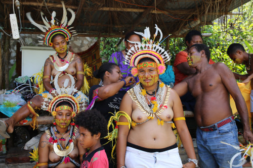 Porn   Mekeo Dancers, preparing and dancing at photos