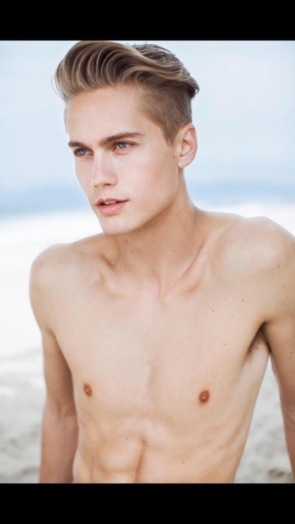 boytrappedinthcloset:  Neels Visser is the sexiest 17 year old I’ve ever seen he is bloody hot