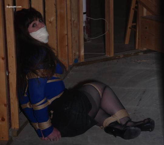 XXX bondagehedgehog:Elizabeth Andrews photo