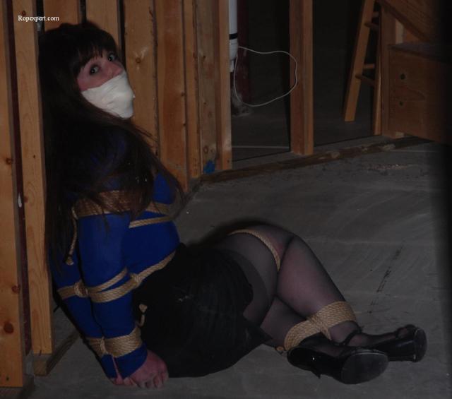 Porn Pics bondagehedgehog:Elizabeth Andrews