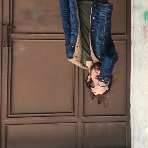 kimseye inanıp güvenmiyorum, hiçbirinizi anlamak ya da sevmek istemiyorum. hayatımda birinin olması gibi bir derdim de yok, ben böyle iyiyim.