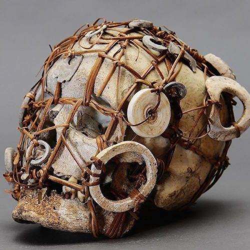 newguineatribalart:Solomon islands decorated skulls