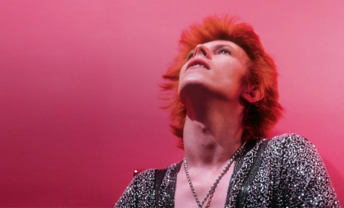 lizard-stardust:  josie-felltoearth:  the-conversation-piece:  Some colourful 70′s Bowie for y