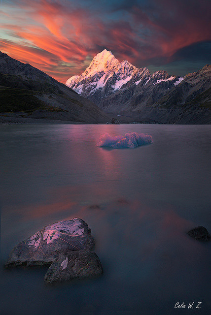 jswanstromphotography:Mt. Cook Sunset by Celia W Zhen on Flickr.