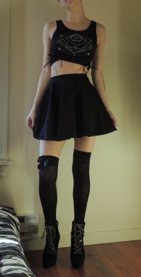 miss-kinless:  my gothic cheerleader look