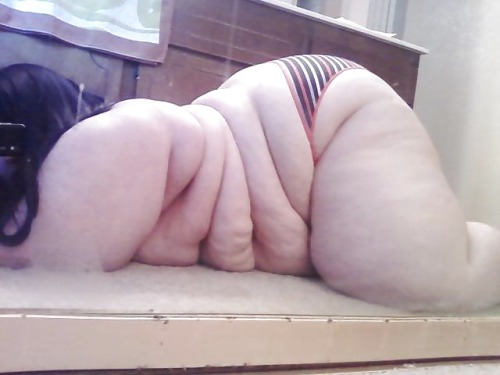 largebellyssbbwfeedee: Wanna fuck a bbw hottie? - CLICK HERE!