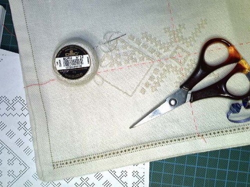 Embroidery Challenge - 1/02/2017 New challenge, learning a new technique - Sardinian Knot Stitch, in