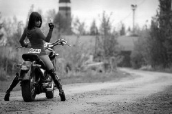 bikes-n-girls:  Biker girl http://bikes-n-girls.tumblr.com/