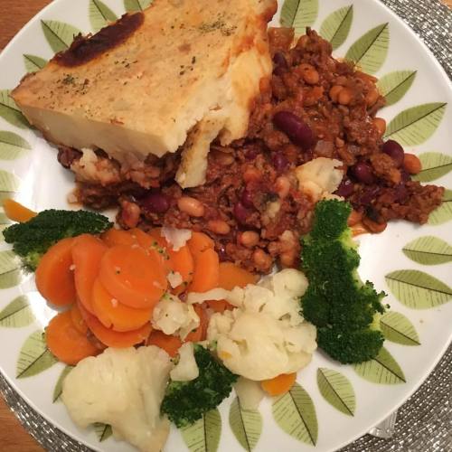 Massive helping of cowboy pie and lots of speedy veg! #sw #swuk #swscotland #slimmingworld #slimming