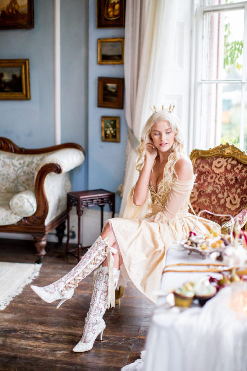 House of Elliot - Opulent Gold and Marsala Baroque Wedding InspirationPhotography: Philippa Sian Pho