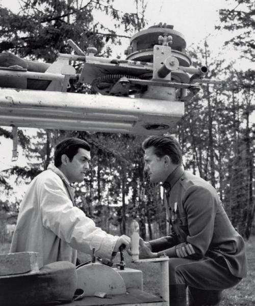 Stanley Kubrick & Kirk Douglas on the set of “Paths of Glory”
