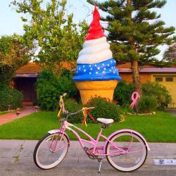 theconnoisseurofcute:  Took a sunset bike ride a couple blocks from my family home to see the ice cream cone house! They paint it up different for each holiday! Hope ya’ll had an awesome 4th of July weekend 🎈💙✨ #corpuschristi #colorfultexas