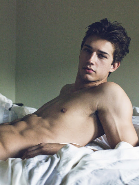 cuteboys-hotguys:  im back 