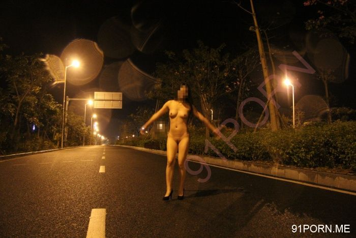 两个极品美女街头露出外拍