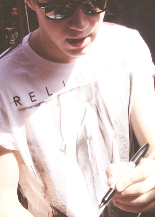 Louis be Polite