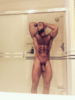 hairymenpix:  Hookup with a hot guy tonight: http://bit.ly/1ScGE6E 