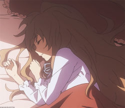 ohayocelestia:  &ldquo;She looks handcrafted… The sleeping Aisaka really looked like a doll.&rdquo; 