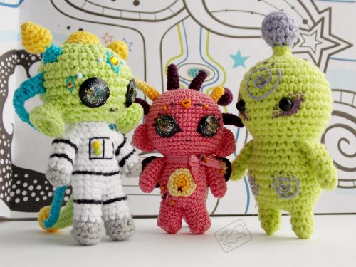 ann-the-amigurumer:Just some more photos with my aliens :)