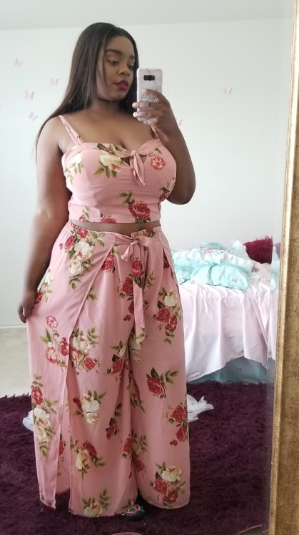 the-whatever-child: yungkiitten: screaming-fan-girl: yungkiitten:Mothers Day Chic- with a messy room