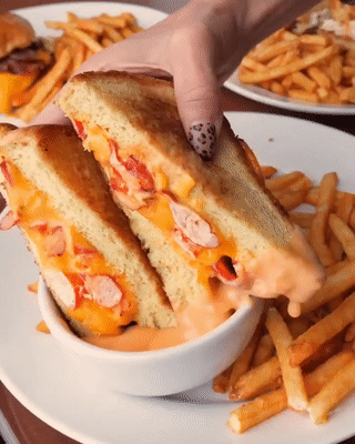 Lobster Grilled Cheese※ Do not delete the caption / Do not repost my gifs without credits.