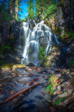 amazinglybeautifulphotography:A lush waterfall