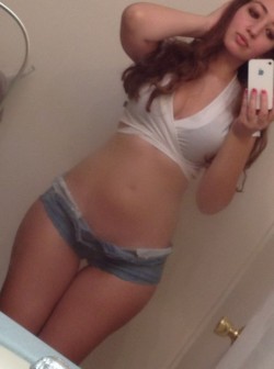 only4thebeautiful:  selfpic-babe:  Selfshot
