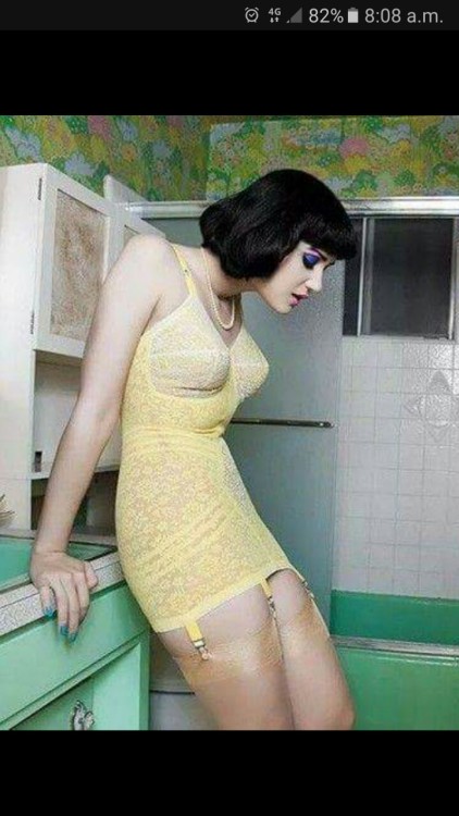 corsetmakersotherhalf:  Yellow 