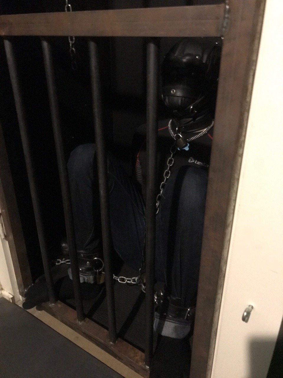 seabondagesadist:@squeakpup is here in my playroom room for a day of bondage and