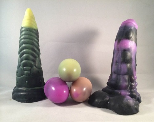 frisky-beast:  Introducing the ‘Heat Wave’ beta collection! This unique, heat-sensitive mix-in has been applied to a number of our toys! We’ve been working with this unusual additive for awhile now, and are finally ready to introduce test products