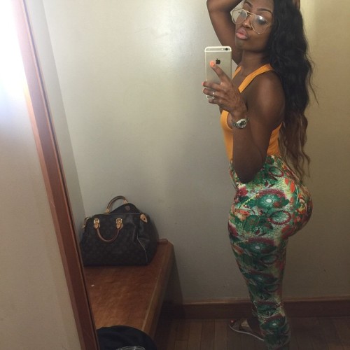 allthingsbootiful:nikkinatural 