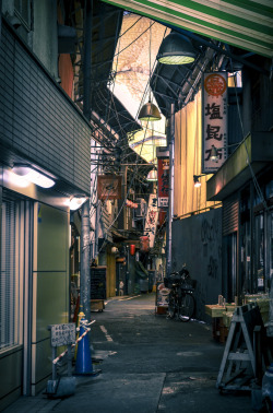 inefekt69:  Alley near Tennoji Station - Osaka, Japan   I will go there to take photos one day